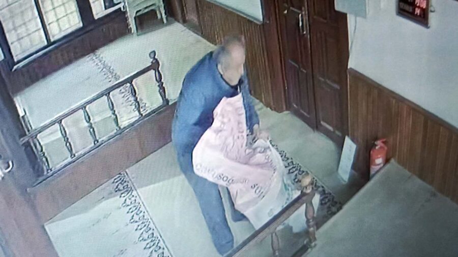 Burdur’da caminin sadaka kutusundaki parayı çaldı: İade edince serbest kaldı